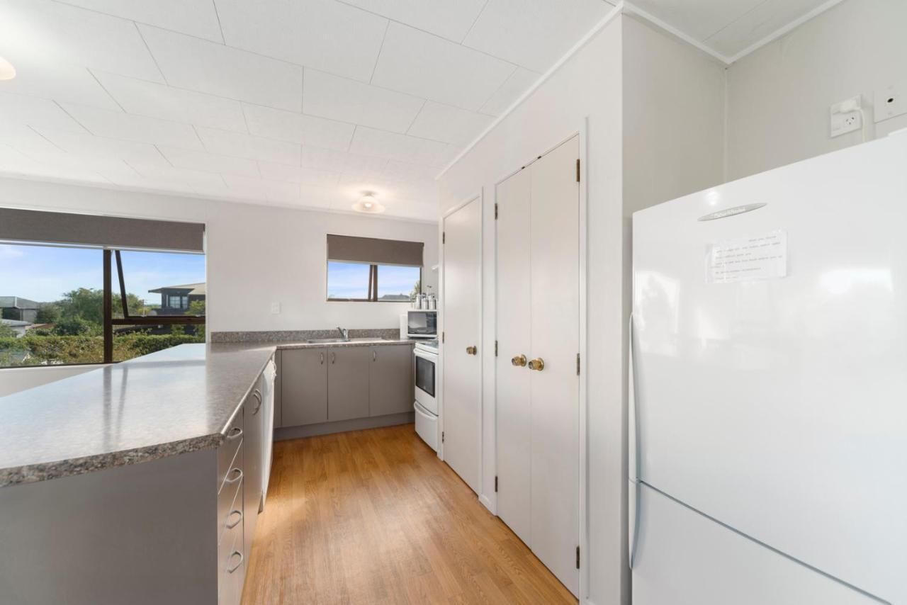 Rainbow Lake House - Lake Taupo Holiday Home Экстерьер фото