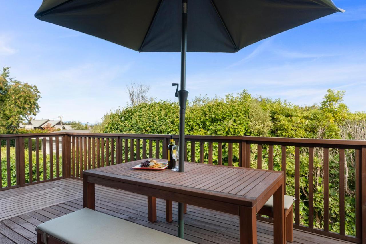 Rainbow Lake House - Lake Taupo Holiday Home Экстерьер фото
